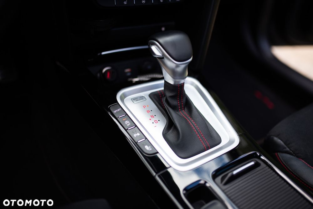 Kia ProCeed 1.6 T-GDI GT DCT - 12