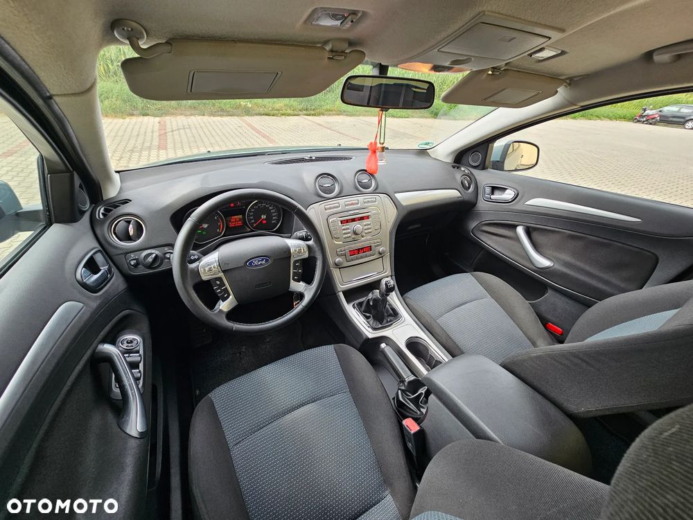 Ford Mondeo 2.0 Ambiente - 9