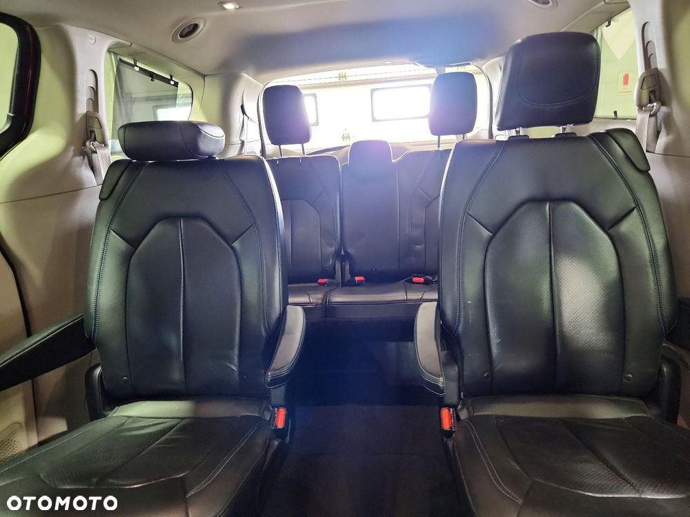Chrysler Pacifica - 11