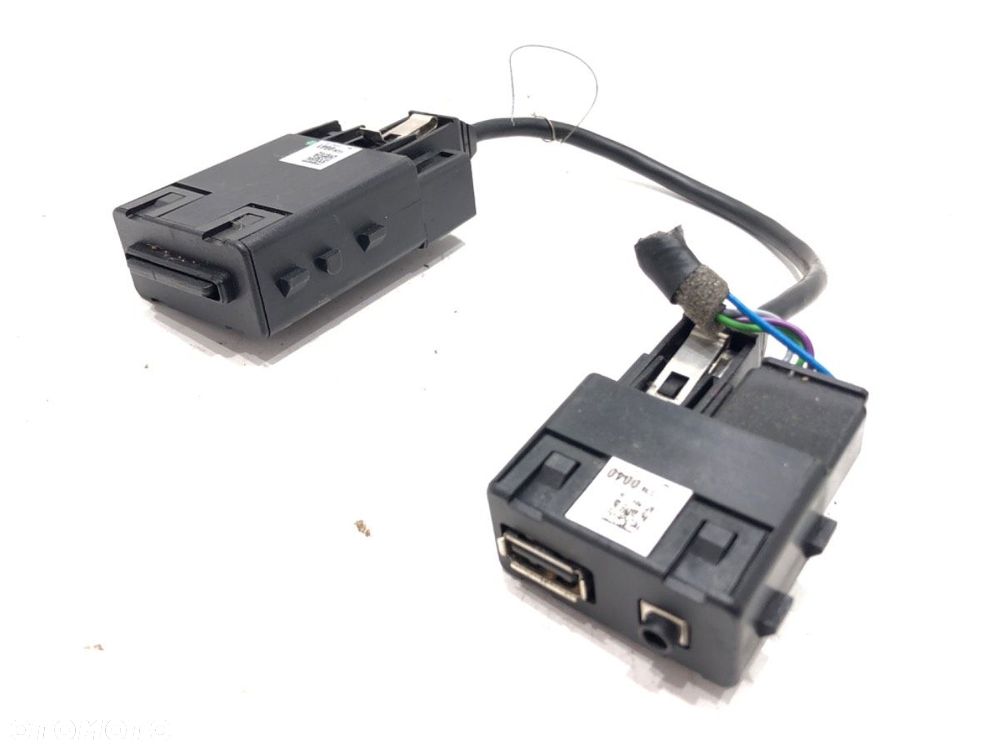 GNIAZDO USB  OPEL ASTRA J Sports Tourer (P10) 2010 - 2015 1.7 CDTI (35) 81 kW [110 KM] olej - 1