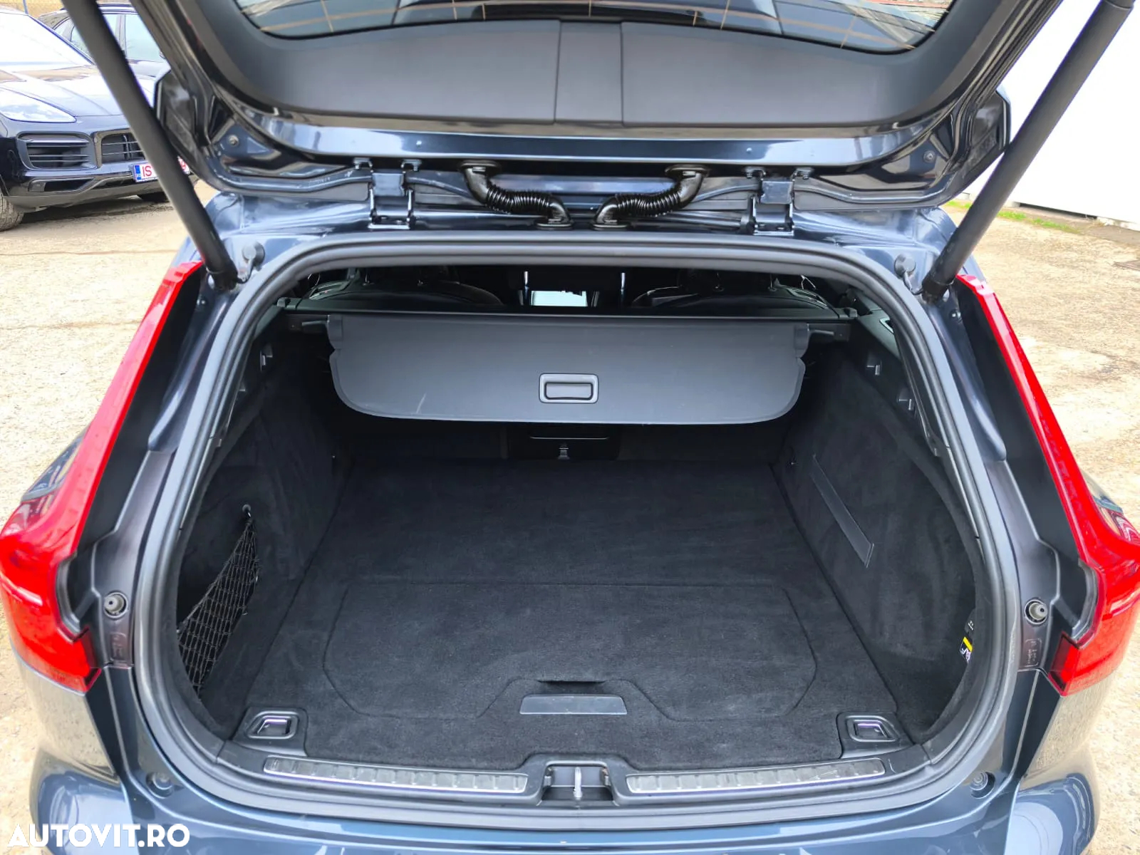 Volvo V60 D3 R-Design - 14