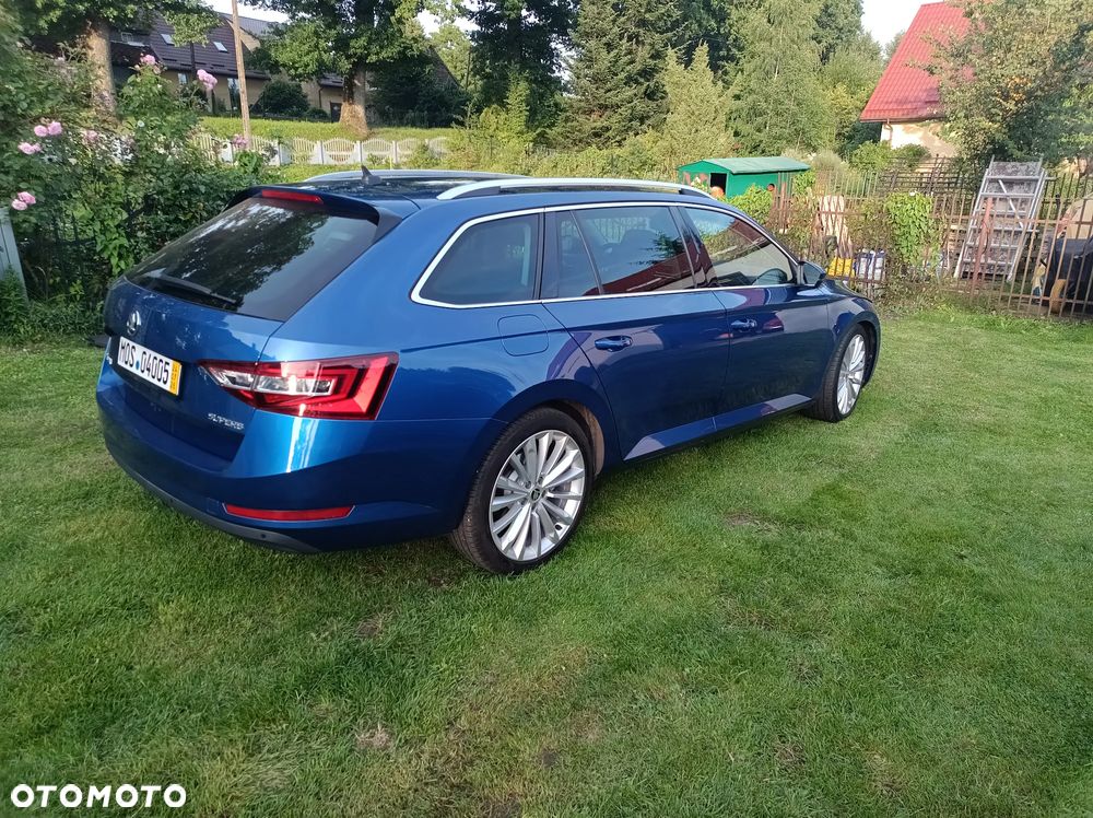 Skoda Superb 2.0 TDI SCR Style DSG - 4