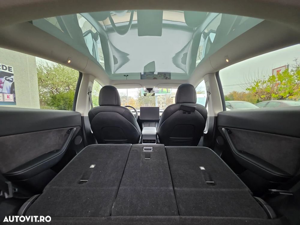 Tesla Model Y AWD Long Range - 13