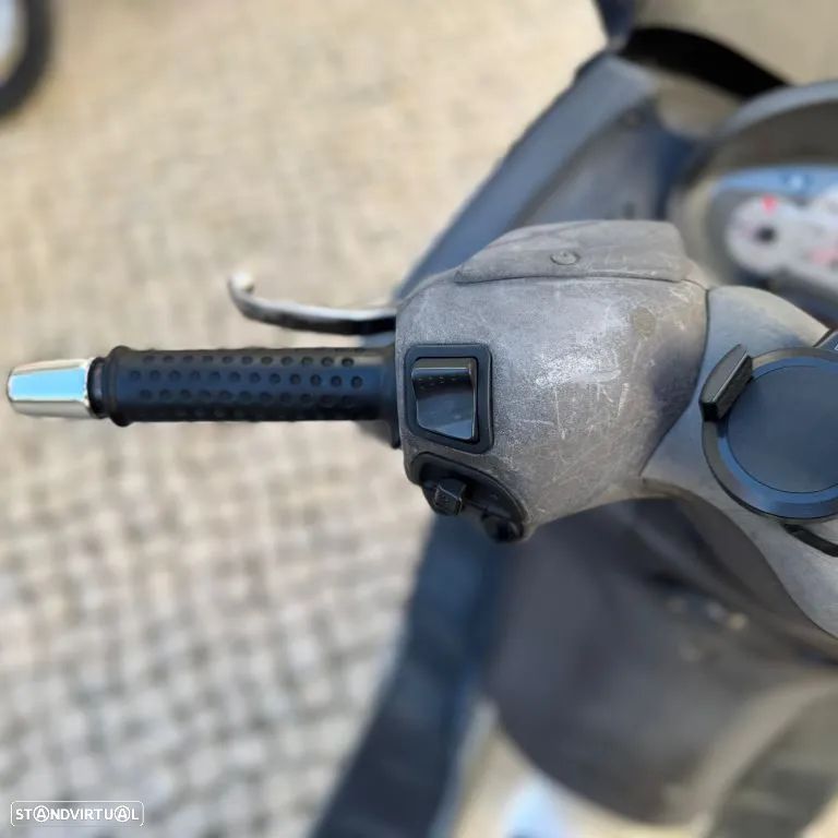 Piaggio X 8 200 - 17