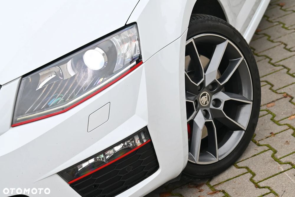 Skoda Octavia Combi 2.0 TDI DSG RS - 19
