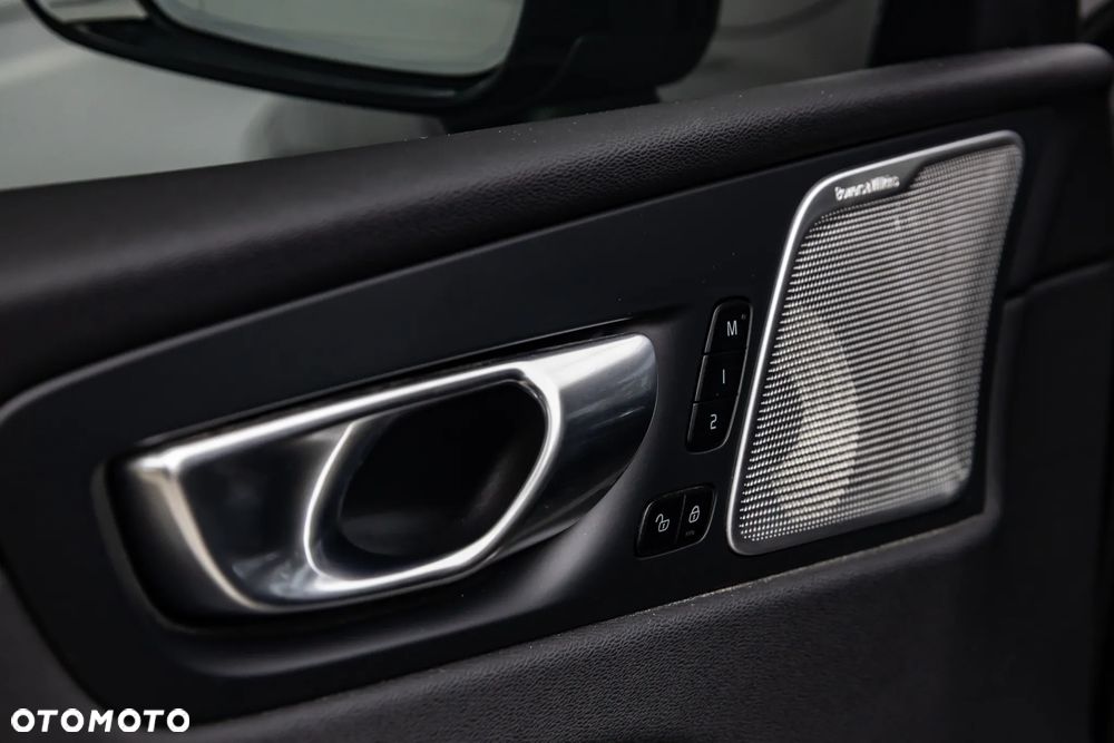 Volvo XC 60 B5 B AWD Ultimate Dark - 14