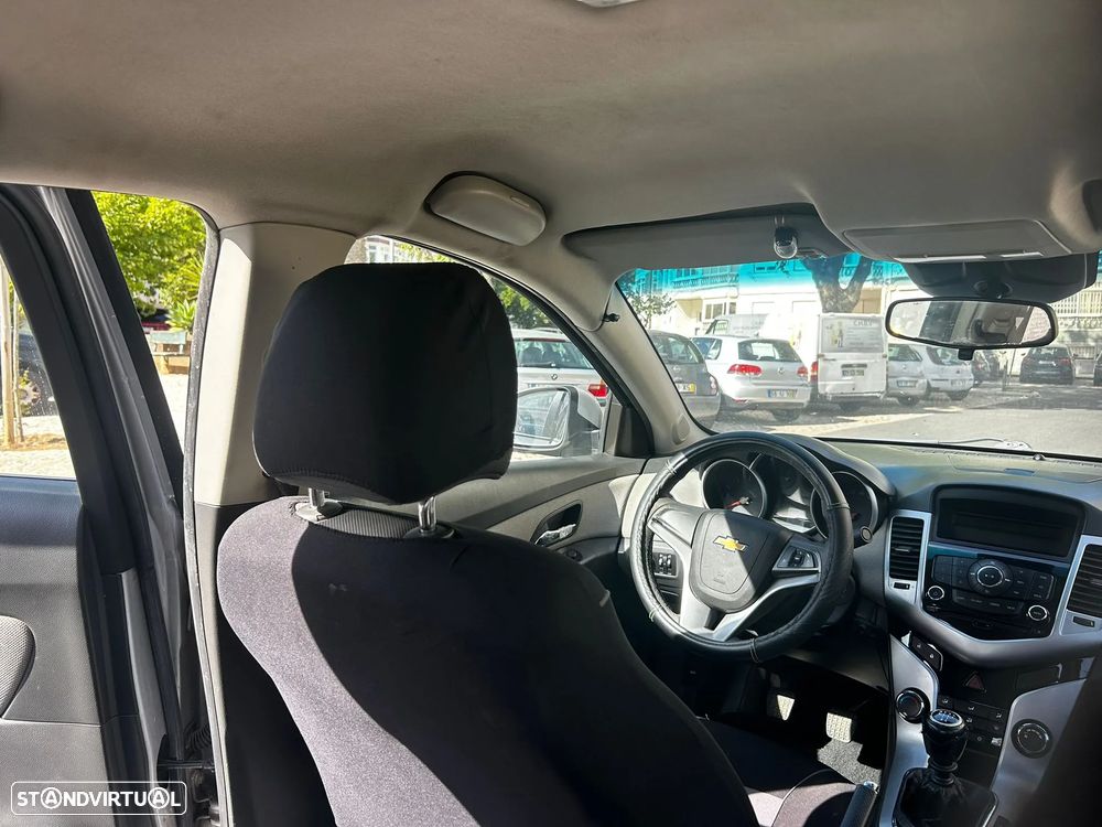 Chevrolet Cruze 1.6 LS - 19
