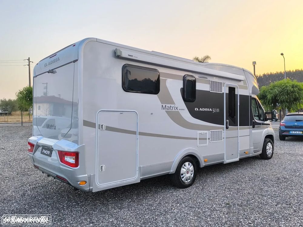 Adria Matrix M670SC 50 Anos 5lugares Cama central e basculante - 4