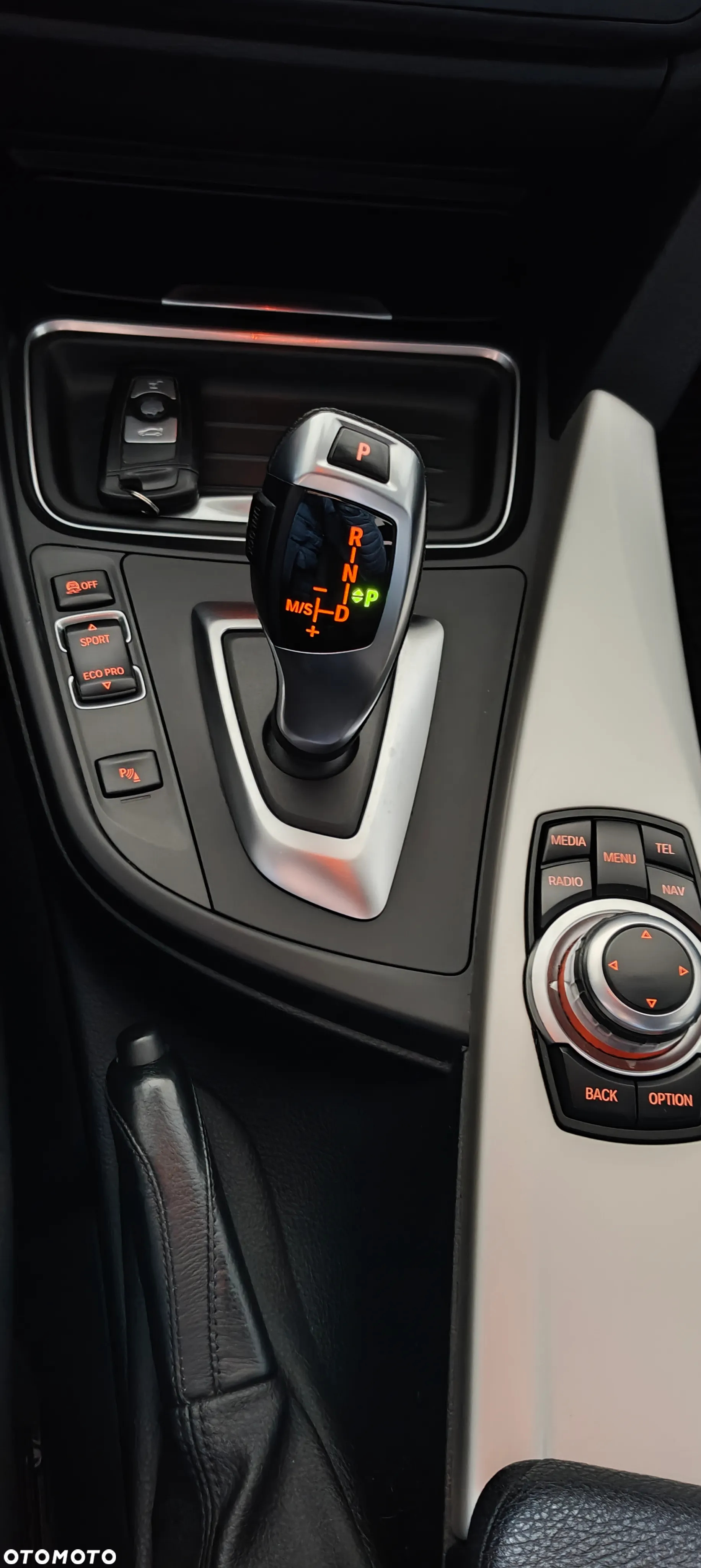 BMW Seria 3 318d - 13