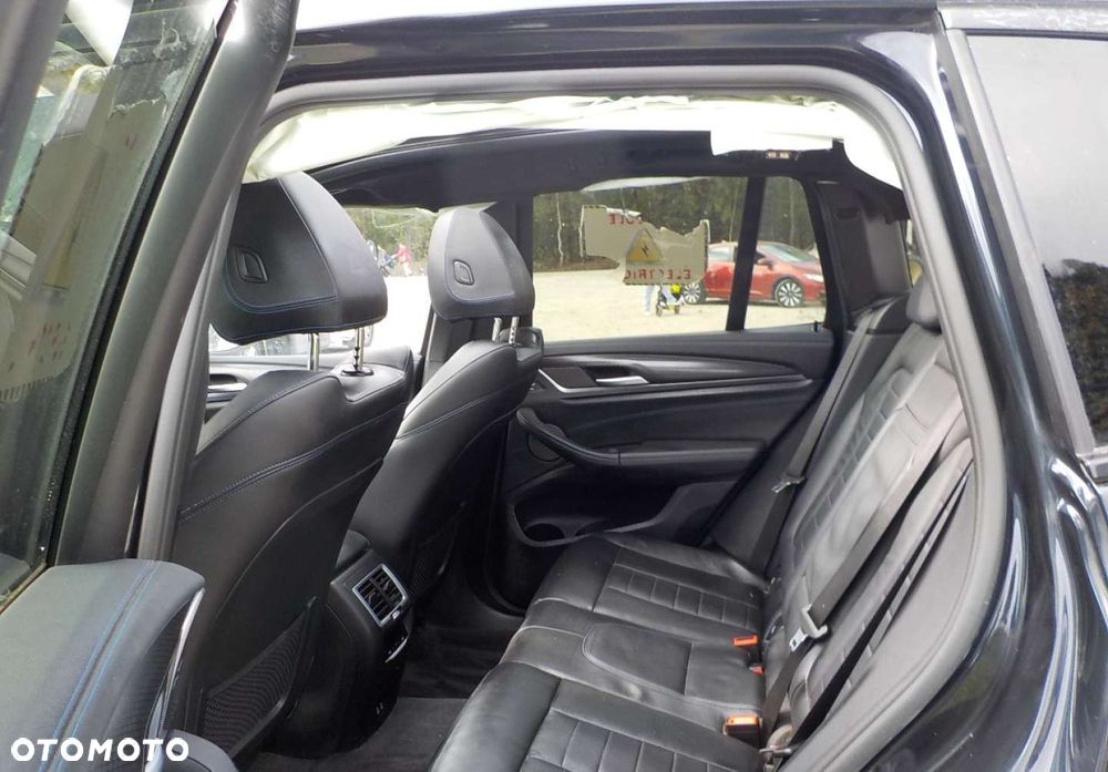 BMW iX3 - 21