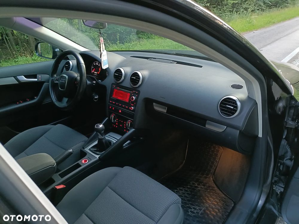 Audi A3 Sportback 2.0 TDI DPF Ambiente - 11
