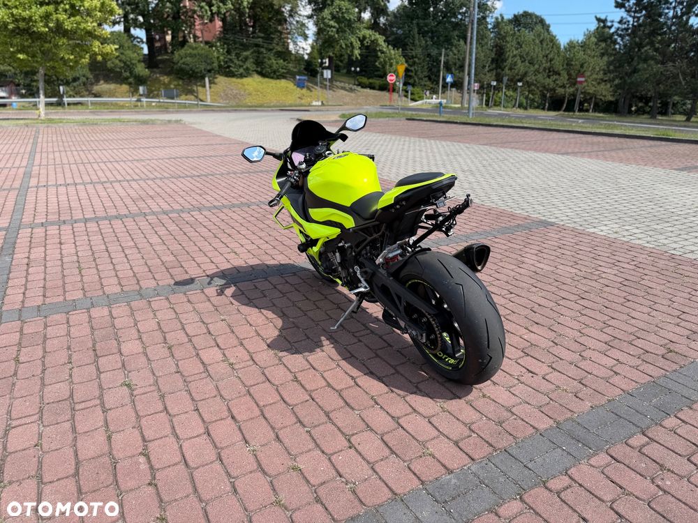 BMW S - 4