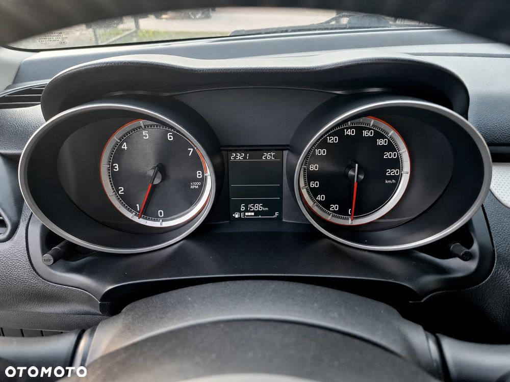 Suzuki Swift 1.2 Premium Plus - 5