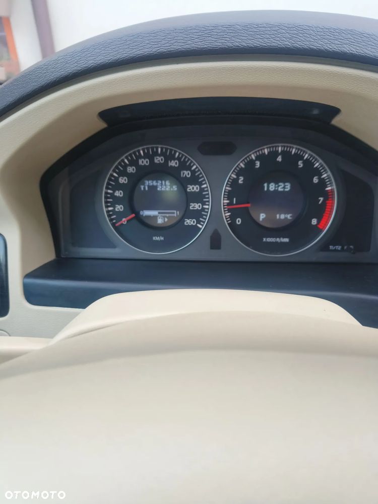 Volvo XC 70 3.2 AWD Kinetic - 8