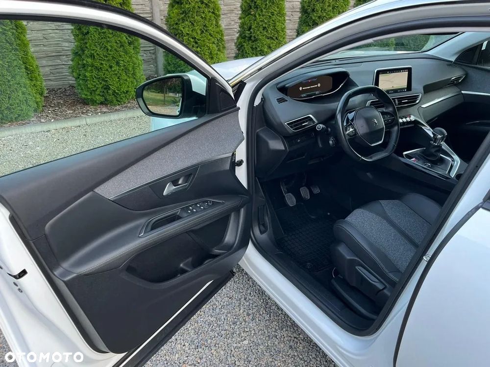 Peugeot 3008 1.2 PureTech Allure S&S - 26