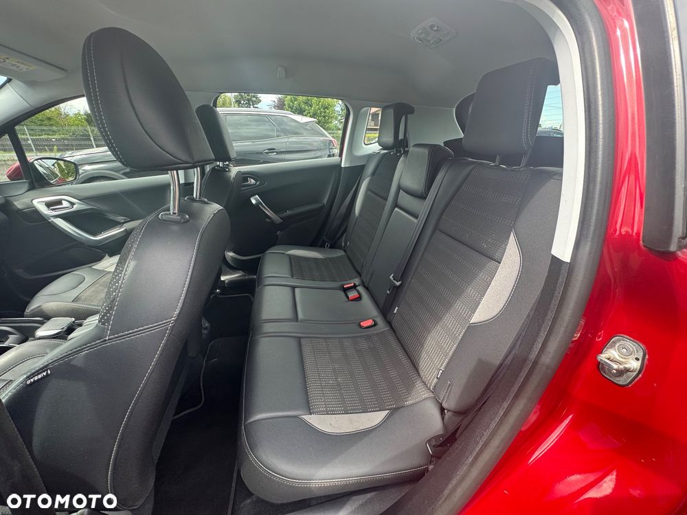 Peugeot 2008 1.2 Pure Tech GPF Allure S&S EAT6 - 13
