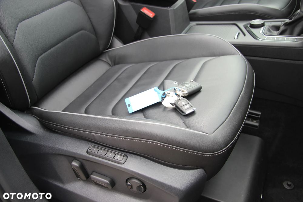 Volkswagen Tiguan 2.0 TDI SCR 4MOTION DSG R-Line - 32