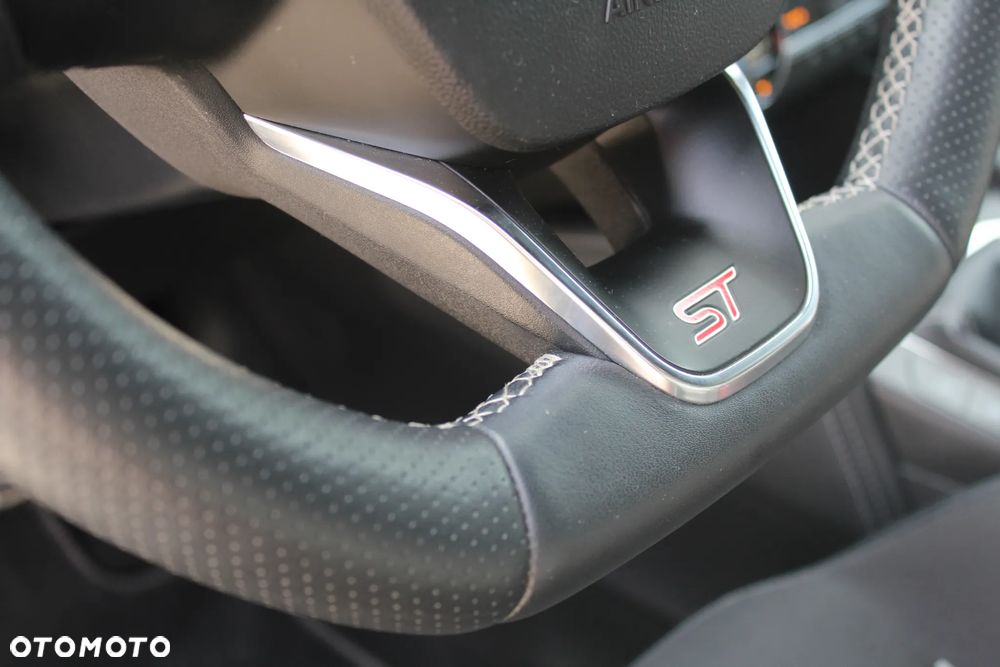 Ford Focus 2.0 EcoBlue ST - 17