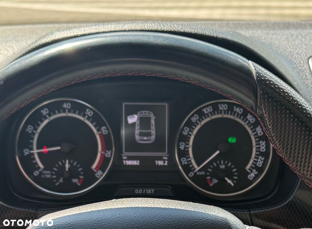 Skoda Fabia 1.0 TSI Monte Carlo DSG - 17