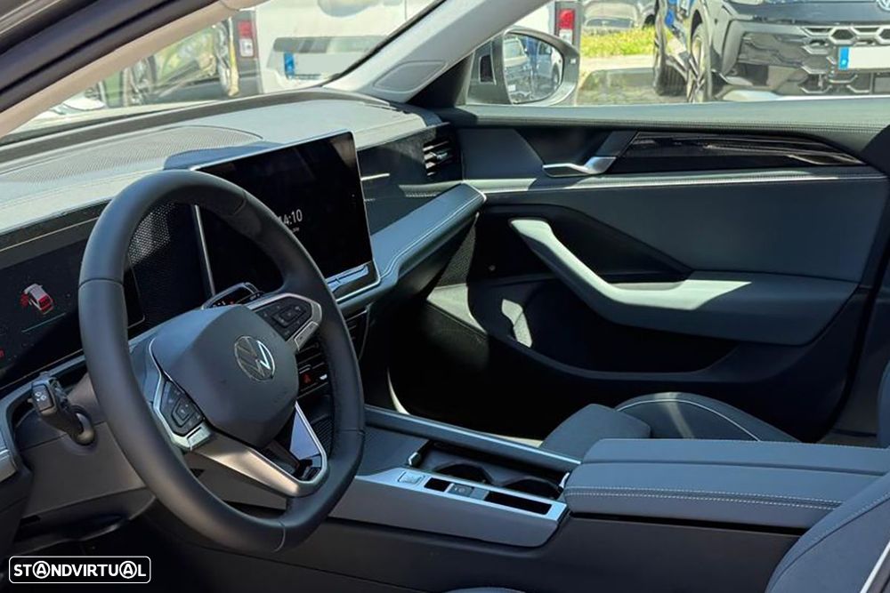 VW Passat Variant 1.5 eTSI Business DSG - 7