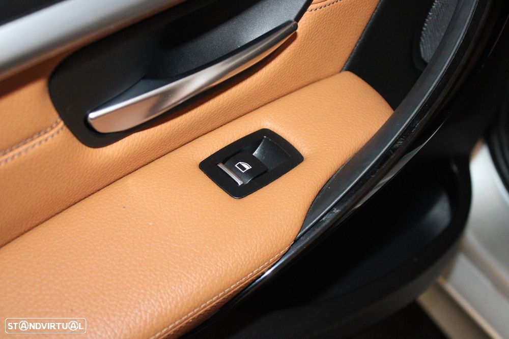 BMW 330 e iPerformance Line Sport — fotografia 31
