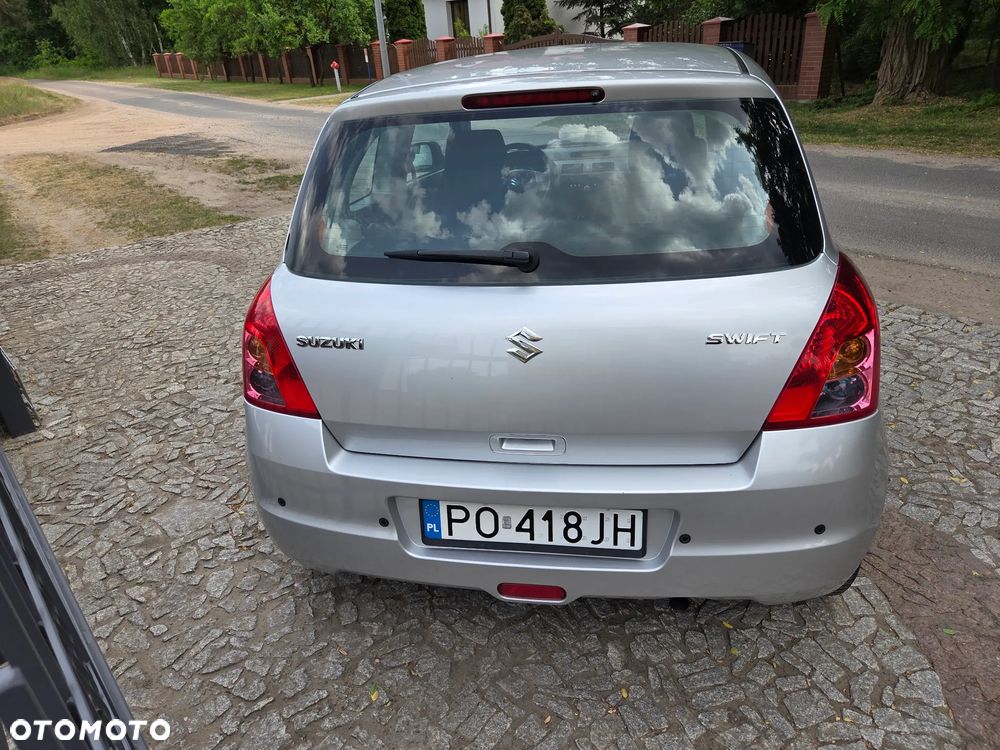 Suzuki Swift 1.3 Club - 4
