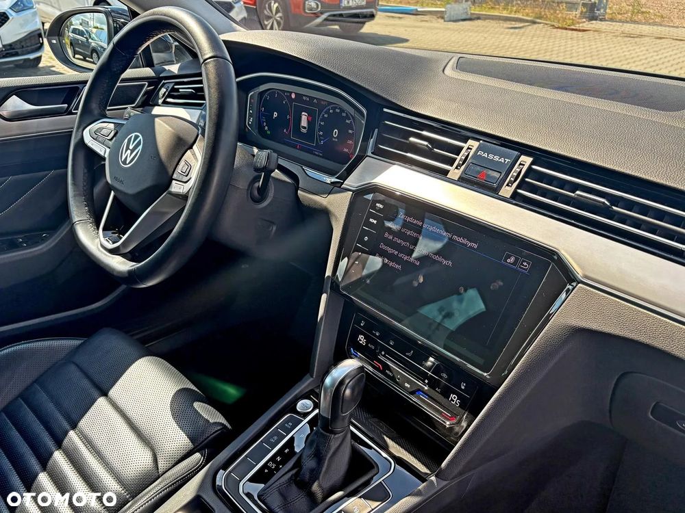 Volkswagen Passat Variant 2.0 TDI Elegance DSG - 14