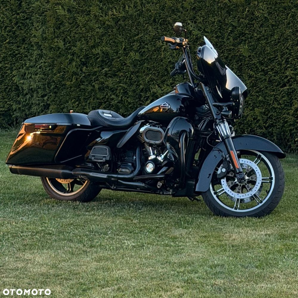 Harley-Davidson FLHTCU Ultra - 1