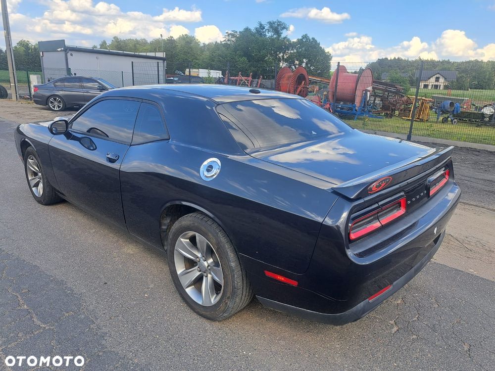 Dodge Challenger - 11