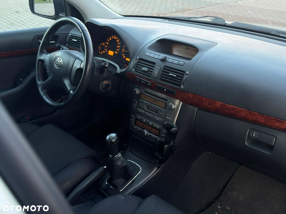 Toyota Avensis 1.8 VVT-i Sol - 11