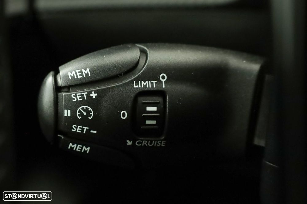 Peugeot 208 1.2 PureTech Allure - 17