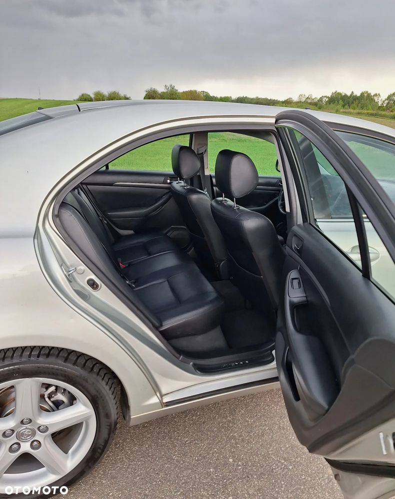Toyota Avensis 2.2 D-4D Prestige - 29