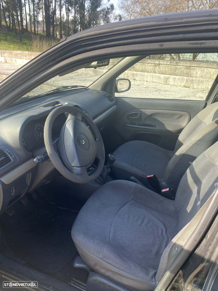 Renault Clio 1.2 16V Confort - 3