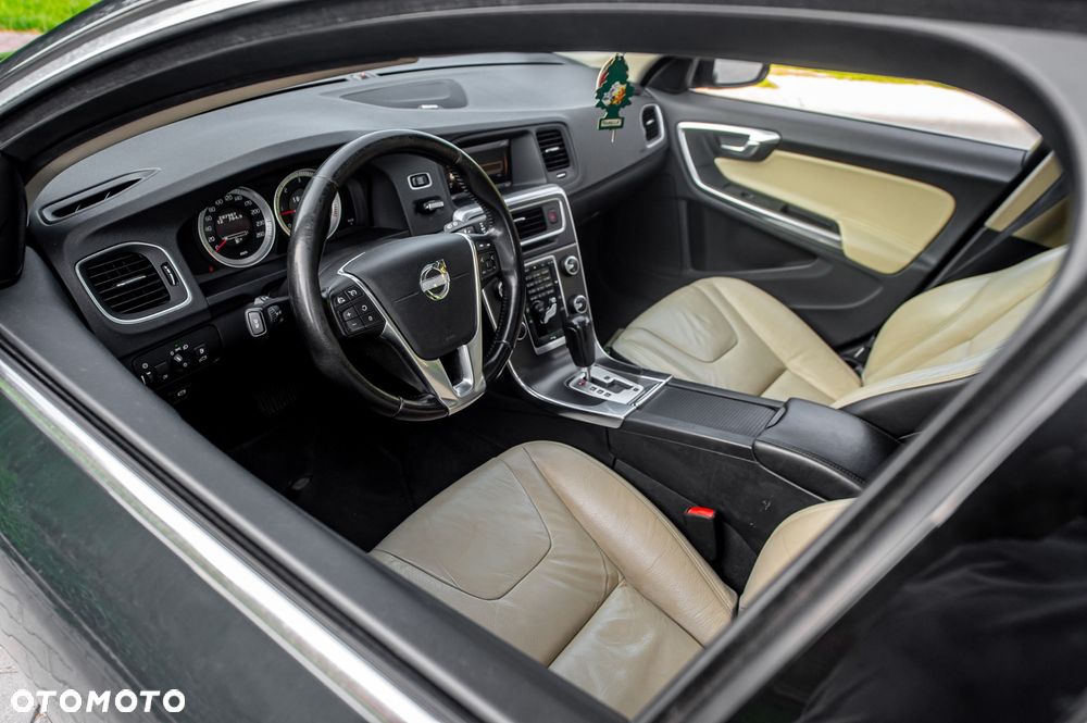 Volvo V60 D3 Geartronic RDesign - 19