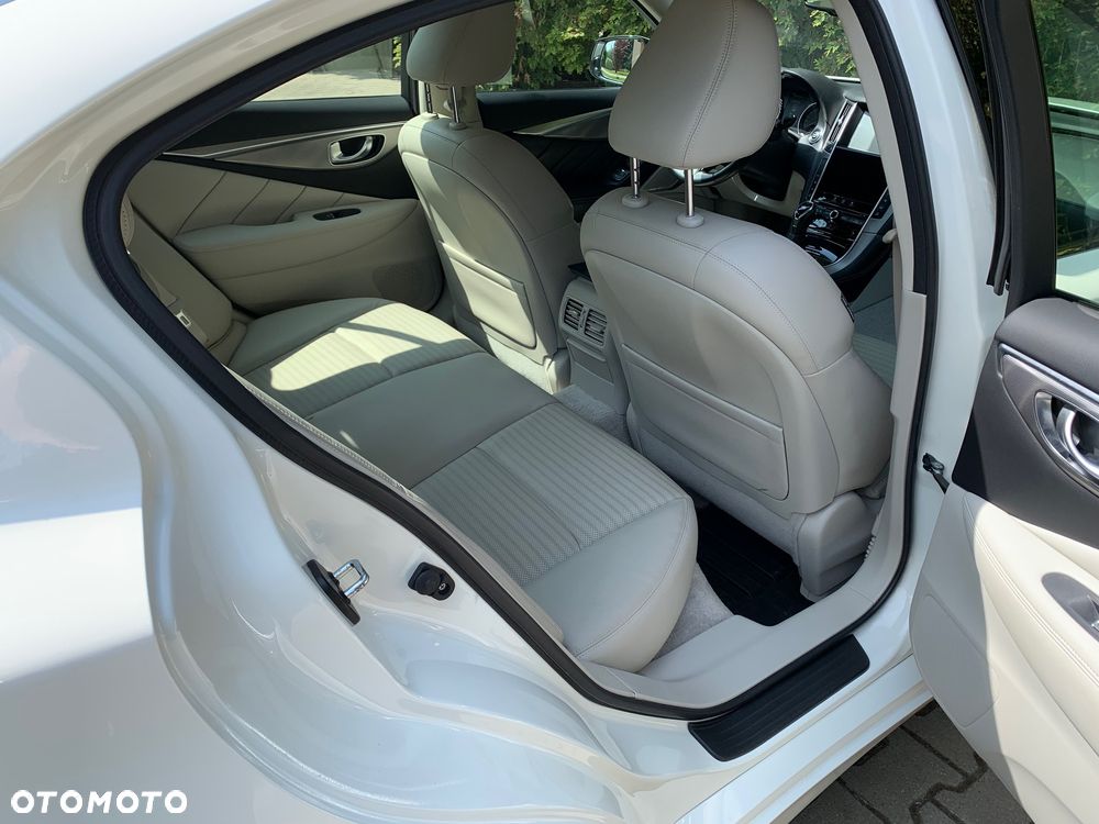 Infiniti Q50 Hybrid Sport Tech - 17