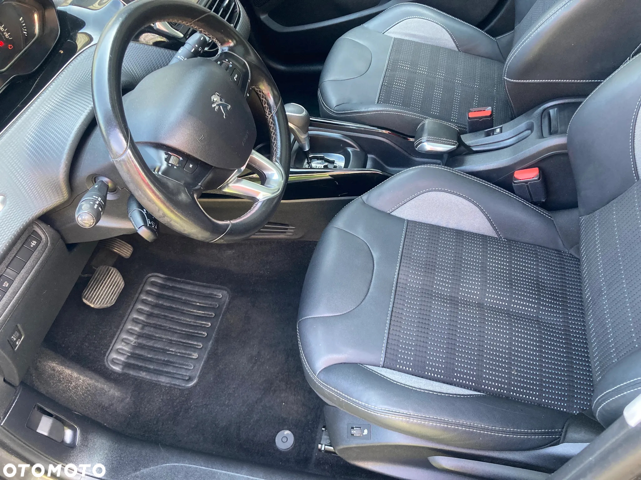 Peugeot 2008 1.2 Pure Tech Allure S&S EAT6 - 16