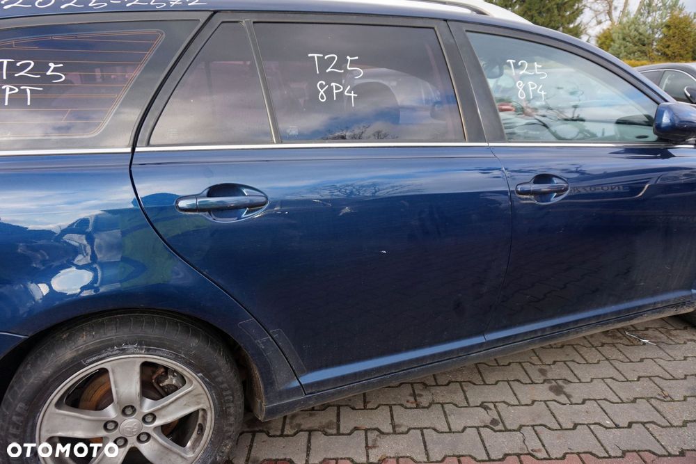 DRZWI TYLNE PRAWE AVENSIS II T25 KOMBI 8P4  GRANATOWY TOYOTA 2003-2006 - 2