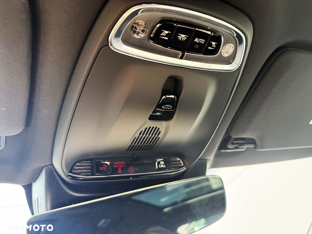 Volvo V90 Cross Country - 22