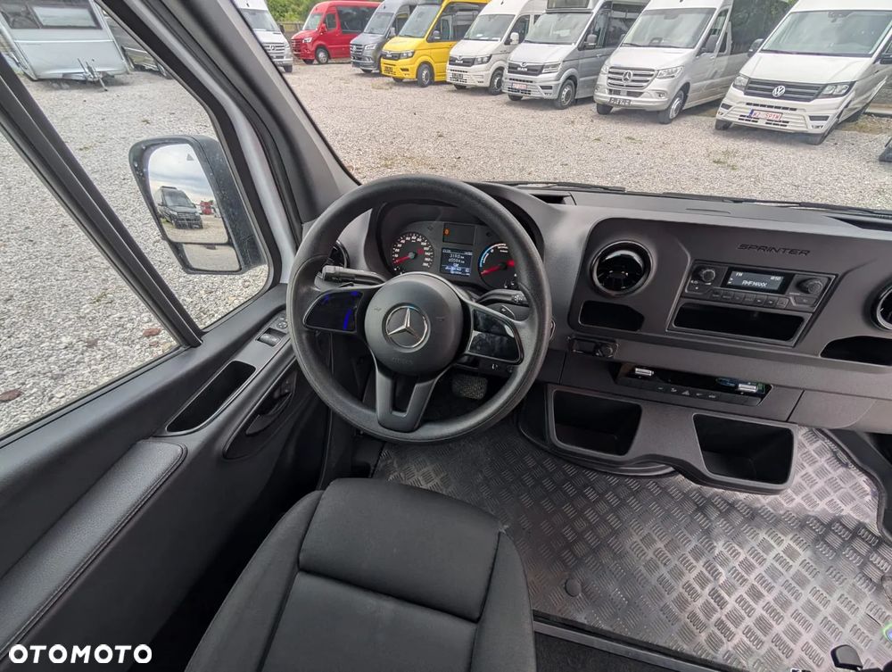 Mercedes-Benz Sprinter - 19