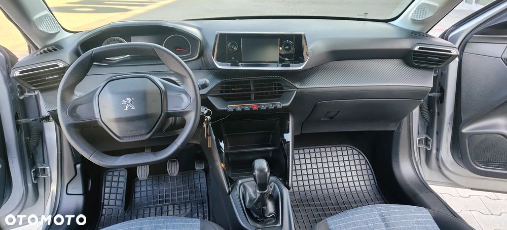 Peugeot 208 - 11