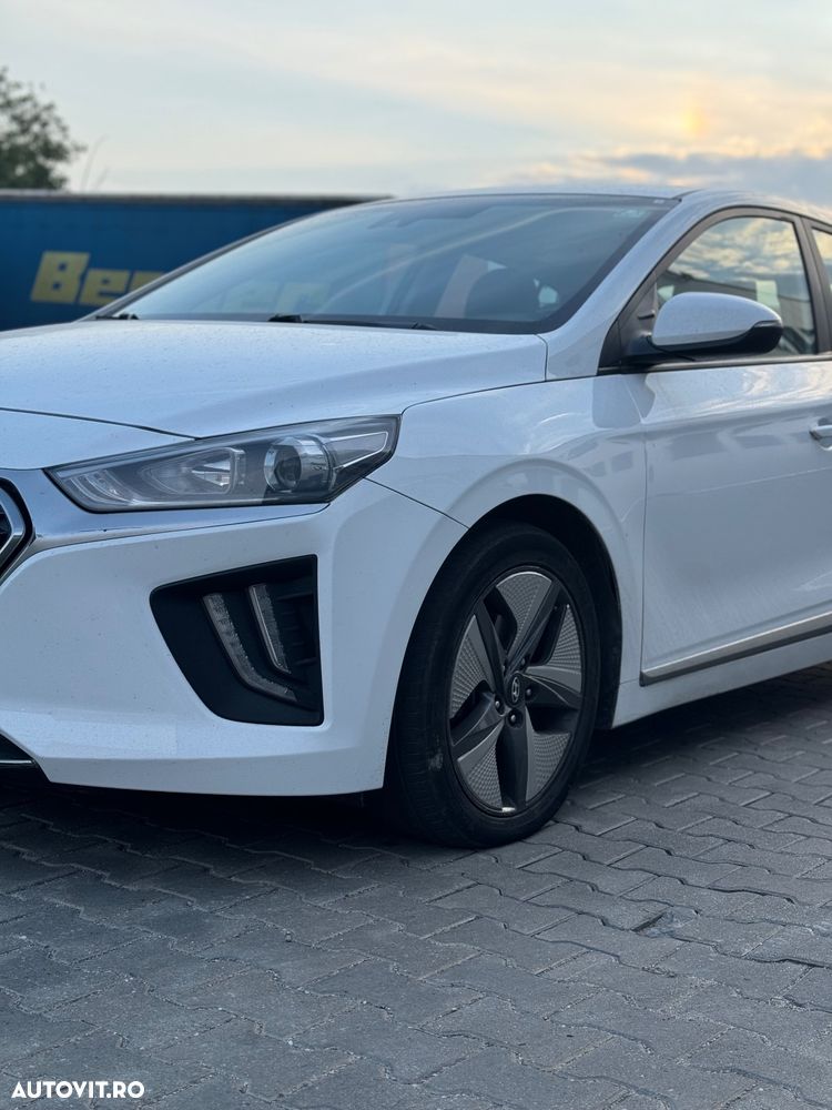 Hyundai IONIQ - 4