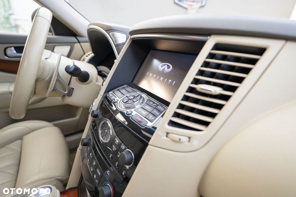 Infiniti QX70 - 14