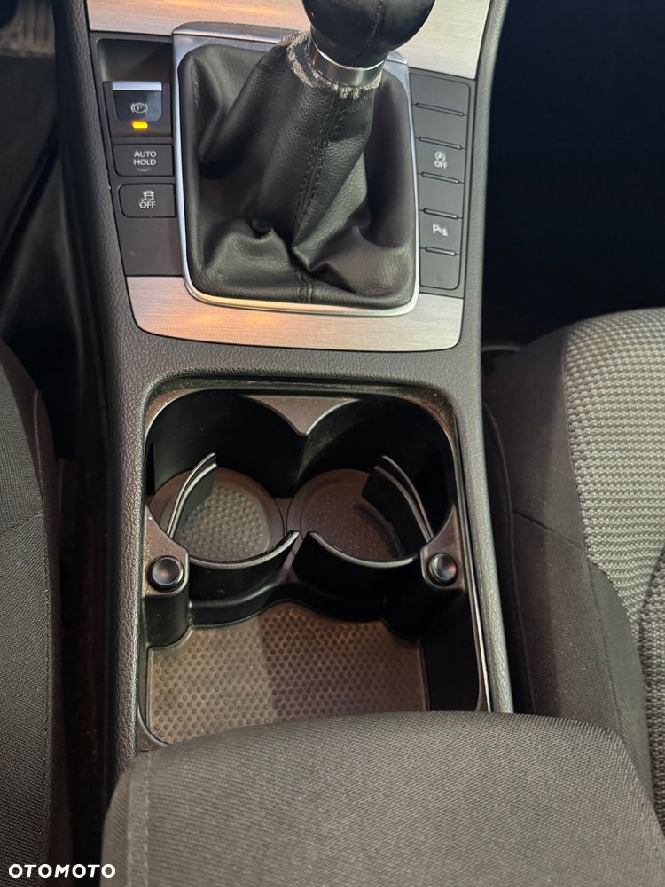 Volkswagen Passat 1.6 TDI Comfortline - 19