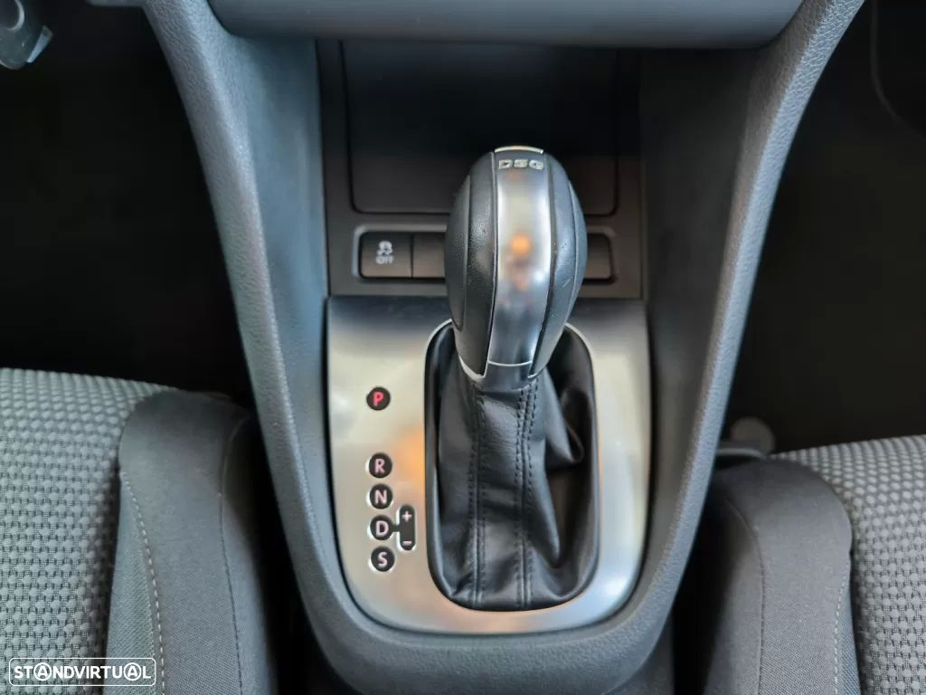 VW Golf 1.6 TDi Confortline DSG - 24
