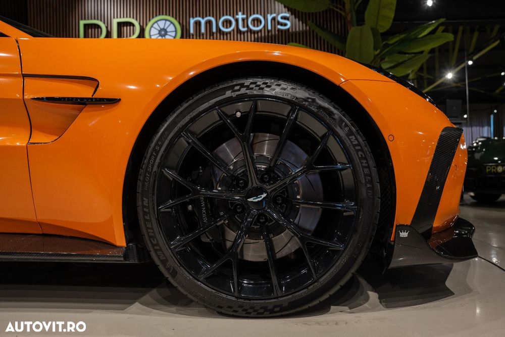 Aston Martin V8 Vantage - 15
