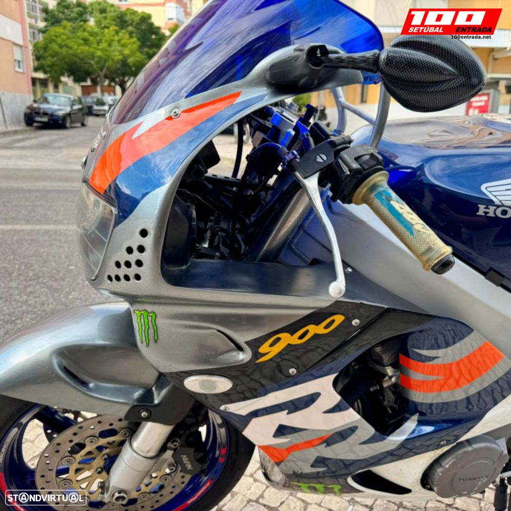 Honda CBR 900 RR - 31
