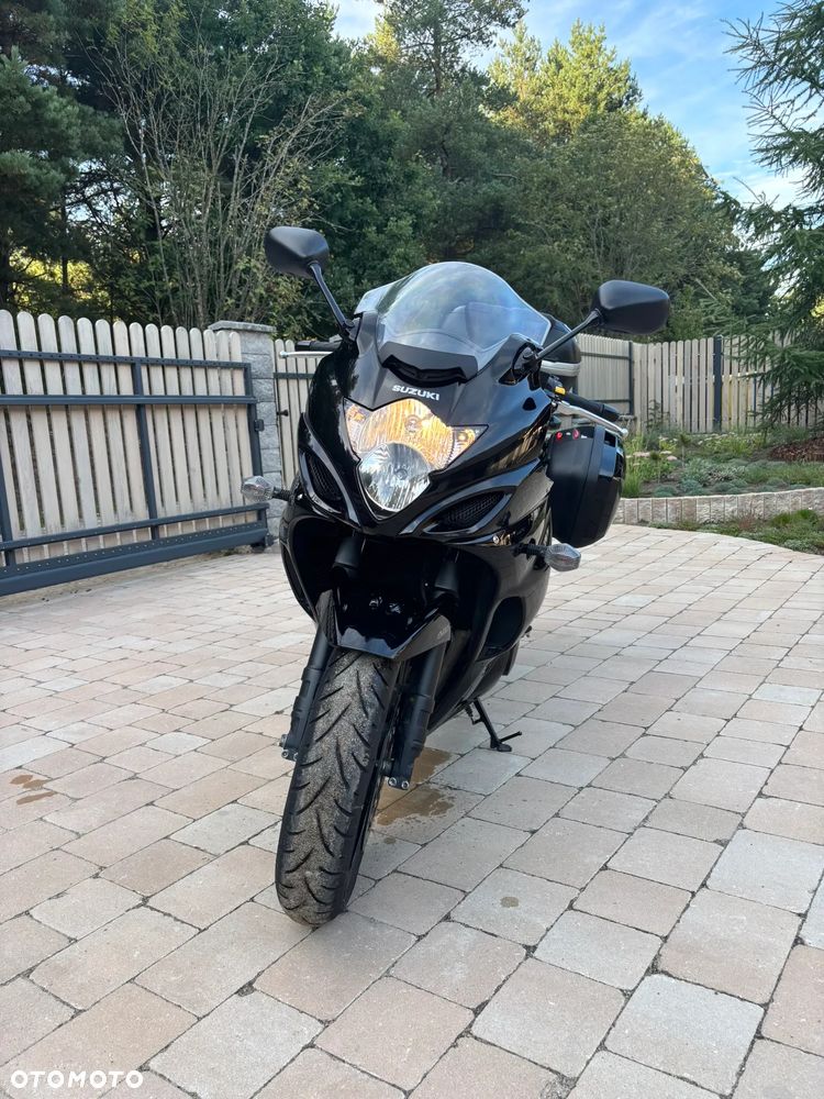 Suzuki GSX - 23
