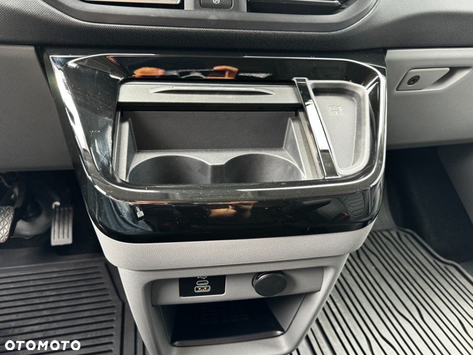 Ford Tourneo Custom - 15