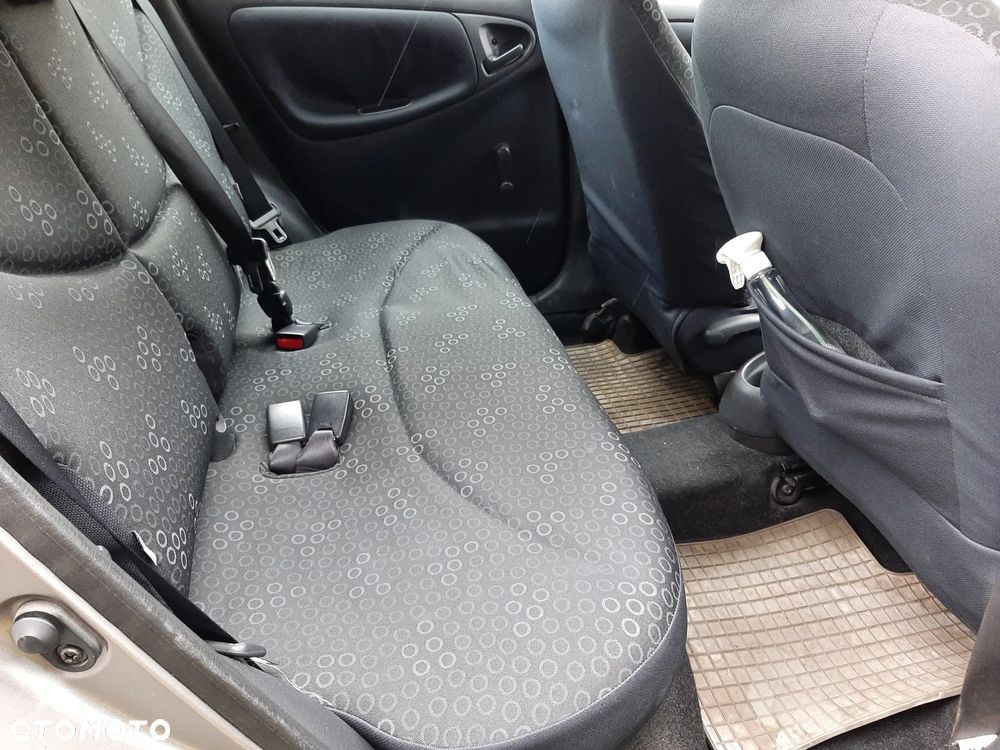 Toyota Yaris - 4