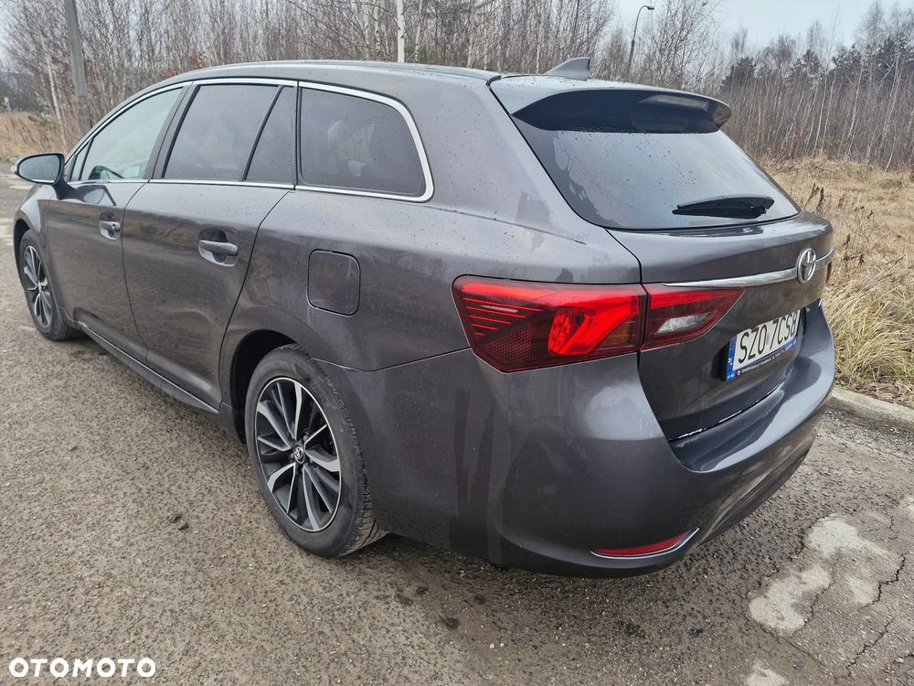 Toyota Avensis 2.0 D-4D Premium - 15